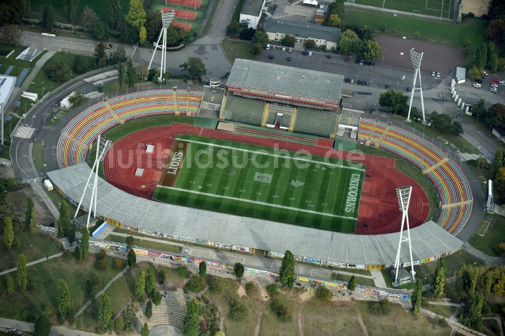 Berlin von oben - Stadion am Friedrich-Ludwig-Jahn-Sportpark in Berlin Prenzlauer Berg