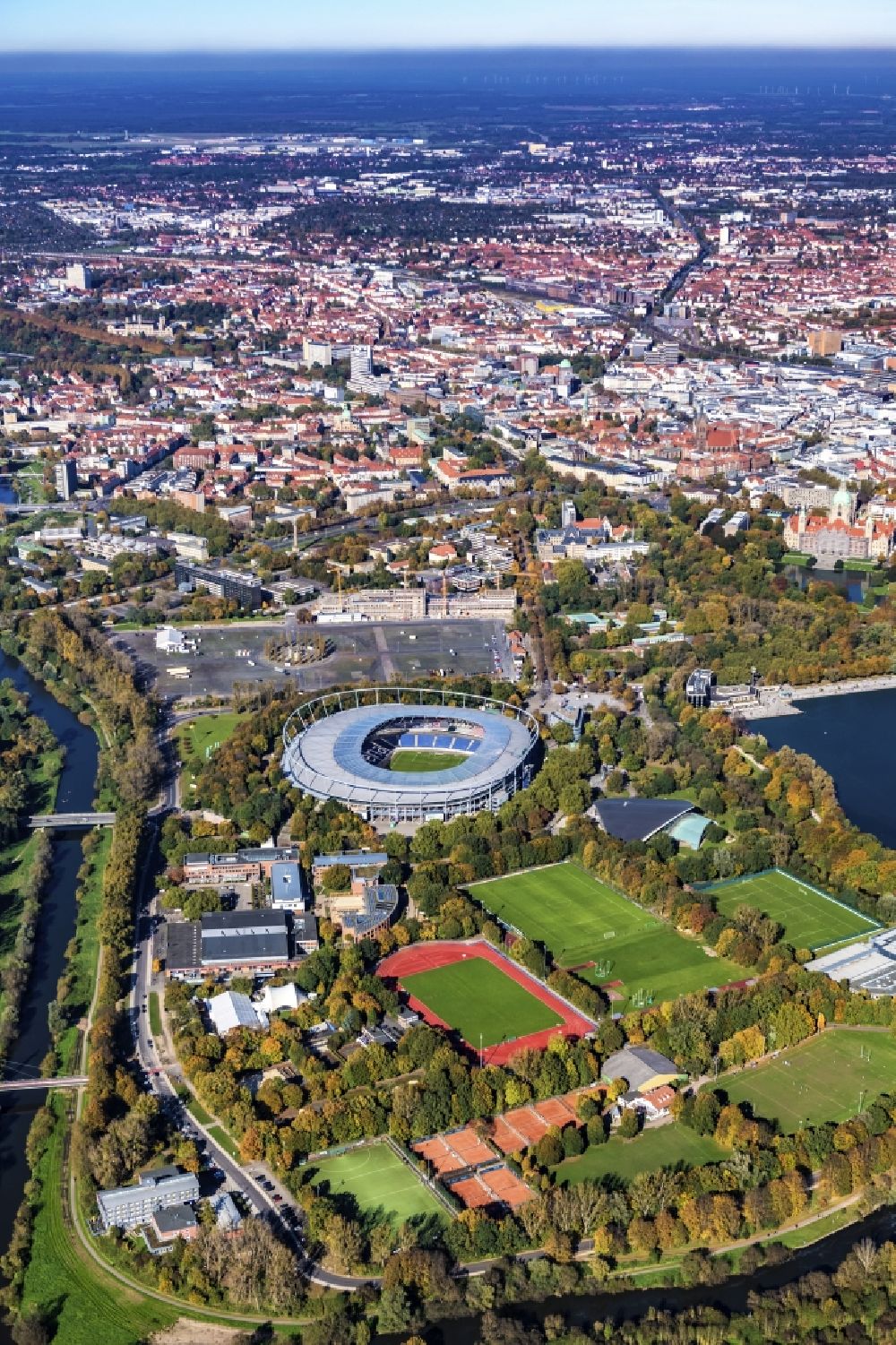 Hannover aus der Vogelperspektive: Stadion der HDI Arena im Stadtteil Calenberger Neustadt von Hannover in Niedersachsen