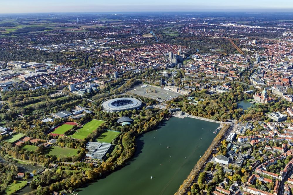 Hannover von oben - Stadion der HDI Arena im Stadtteil Calenberger Neustadt von Hannover in Niedersachsen