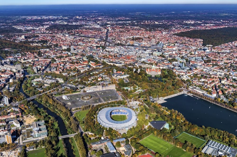 Hannover aus der Vogelperspektive: Stadion der HDI Arena im Stadtteil Calenberger Neustadt von Hannover in Niedersachsen
