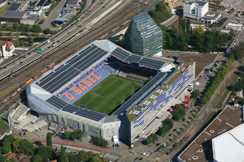 Luftaufnahme Basel - Stadion St. Jakob-Park und Shopping Center im Sportzentrum St. Jakob in Basel in der Schweiz