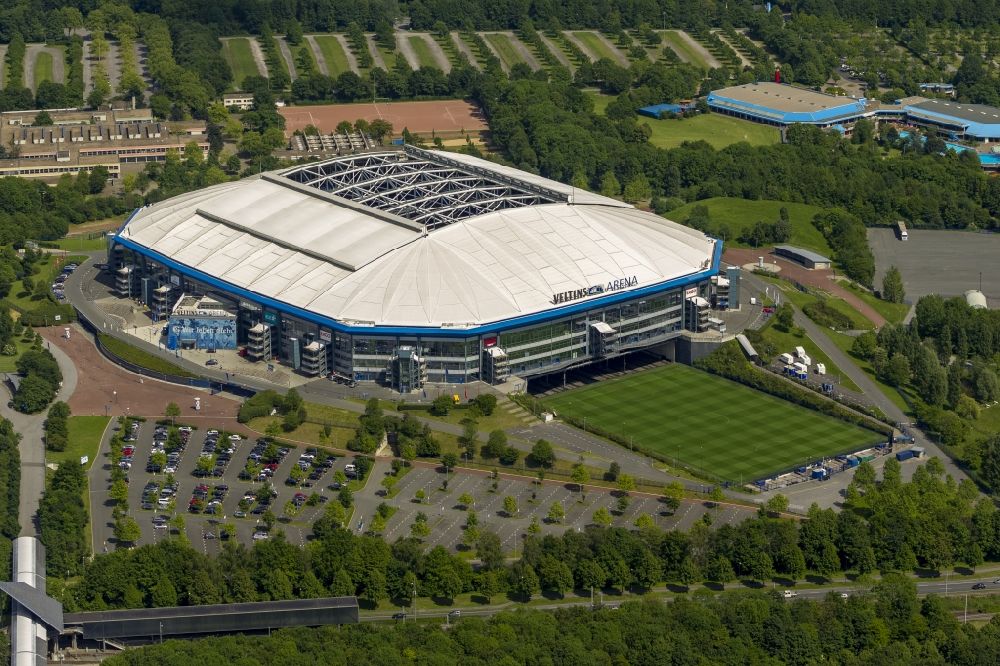 Gelsenkirchen aus der Vogelperspektive: Stadion - Multifunktionshalle Veltins- Arena Gelsenkirchen im Bundesland Nordrhein-Westfalen