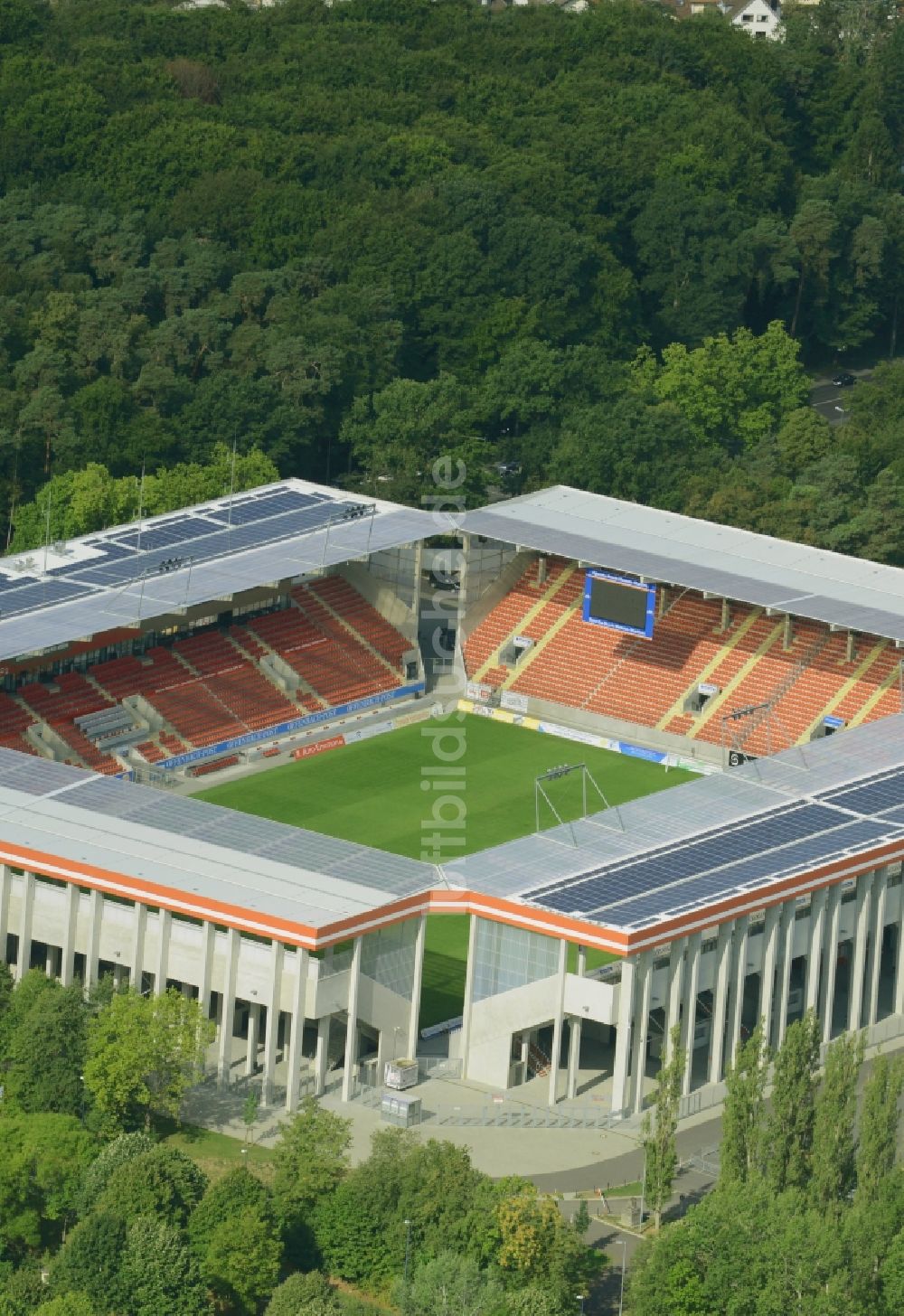 Offenbach am Main aus der Vogelperspektive: Stadion Sparda-Bank-Hessen-Stadion in Offenbach im Bundesland Hessen
