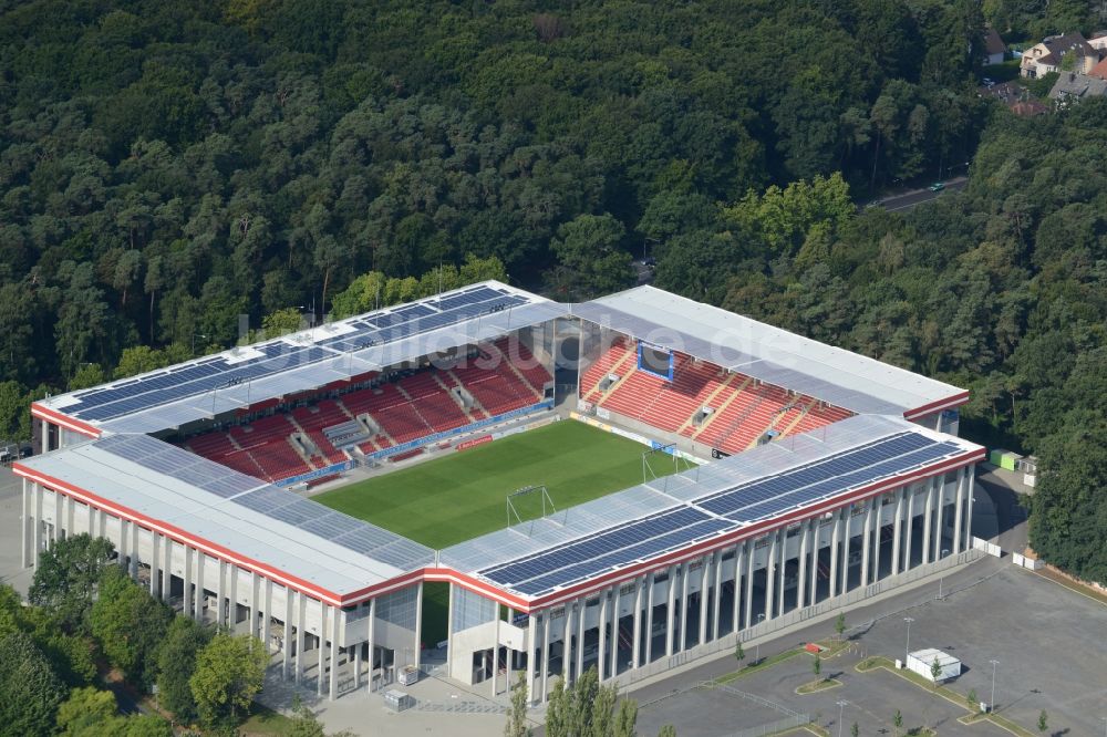 Luftaufnahme Offenbach am Main - Stadion Sparda-Bank-Hessen-Stadion in Offenbach im Bundesland Hessen