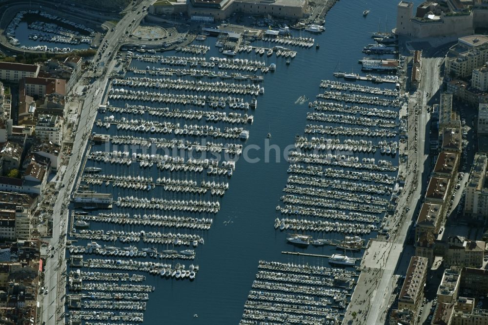 Luftbild Marseille - Stadtansicht mit Alten Hafen / Vieux Port von Marseille in Provence-Alpes-Cote d'Azur, Frankreich
