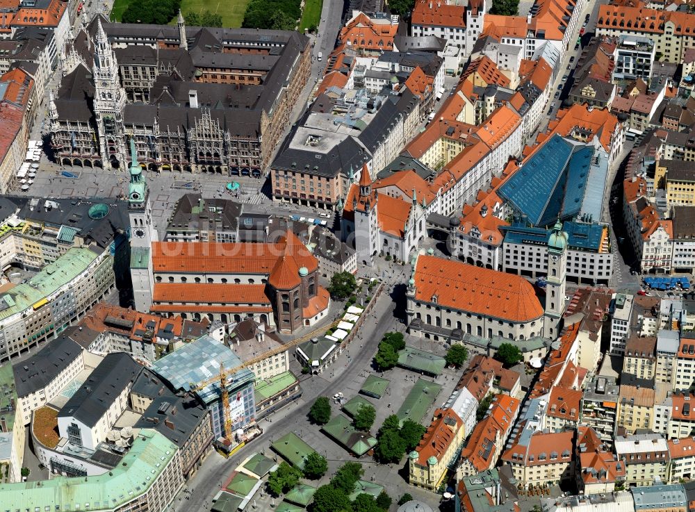 München von oben - Stadtansicht der Altstadt an der Frauen- Kirche am Neuen Rathaus im Zentrum der Landeshauptstadt München in Bayern