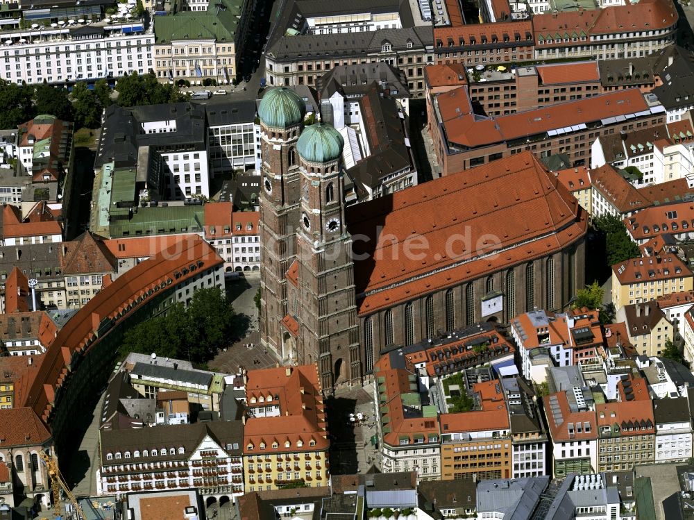 München von oben - Stadtansicht der Altstadt an der Frauen- Kirche am Neuen Rathaus im Zentrum der Landeshauptstadt München in Bayern