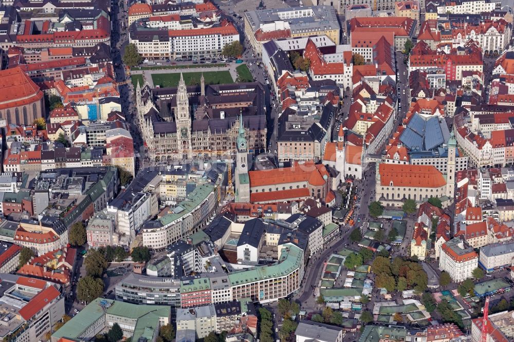 München aus der Vogelperspektive: Stadtansicht Altstadt- Zentrum vom Viktualienmarkt bis zum Marienplatz in München im Bundesland Bayern