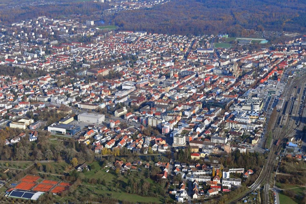 Luftbild Singen (Hohentwiel) - Stadtansicht beim Bahnhof im Stadtgebiet in Singen (Hohentwiel) im Bundesland Baden-Württemberg, Deutschland