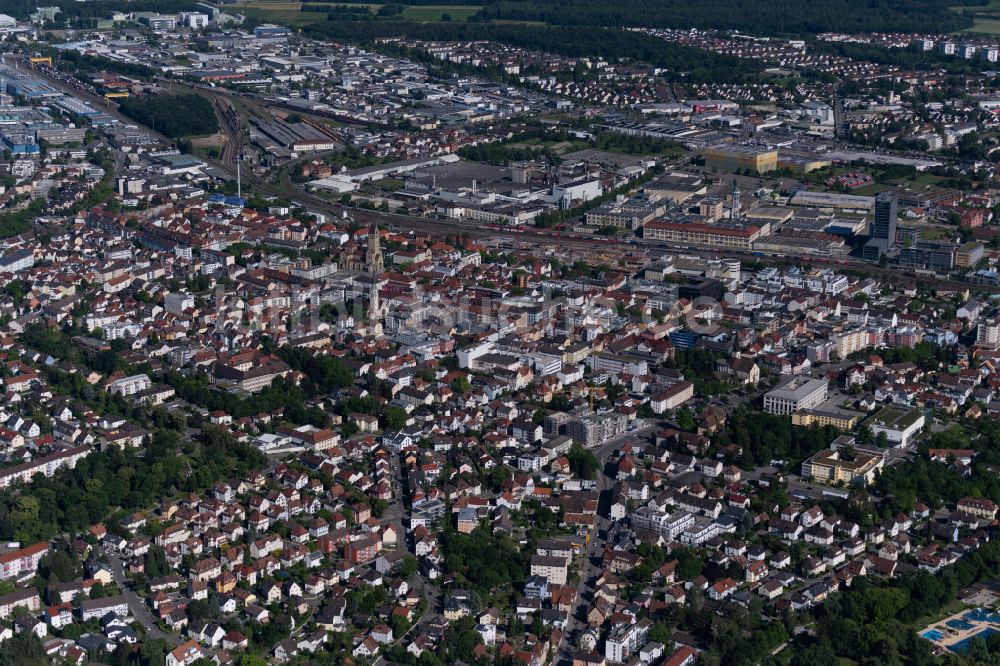 Luftbild Singen (Hohentwiel) - Stadtansicht beim Bahnhof im Stadtgebiet in Singen (Hohentwiel) im Bundesland Baden-Württemberg, Deutschland