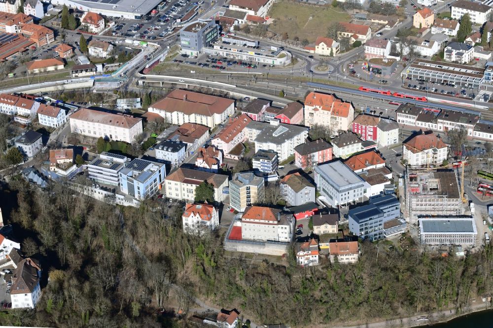 Luftbild Waldshut-Tiengen - Stadtansicht im Bereich der Bismarckstrasse beim Bahnhof im Stadtgebiet von Waldshut in Waldshut-Tiengen im Bundesland Baden-Württemberg, Deutschland