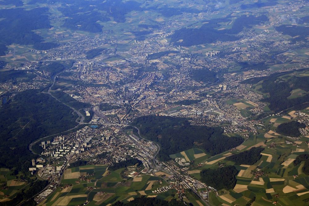 Luftaufnahme Bern - Stadtansicht von Bern in der Schweiz