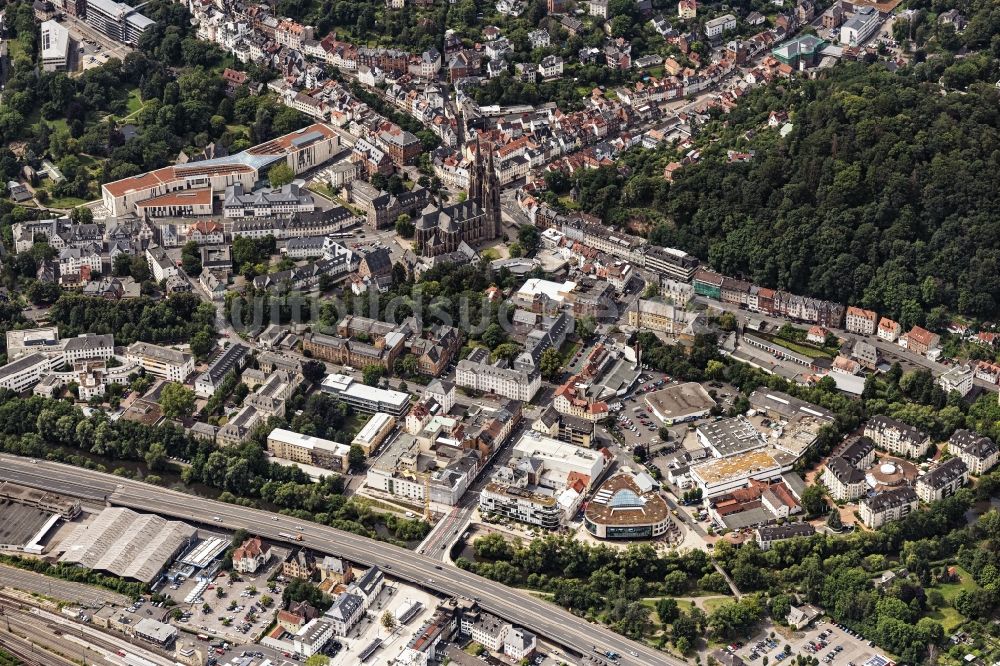 Luftbild Marburg - Stadtansicht mit Blick auf die Universitätsbibliothek und die Elisabethkirche im Stadtgebiet in Marburg im Bundesland Hessen, Deutschland