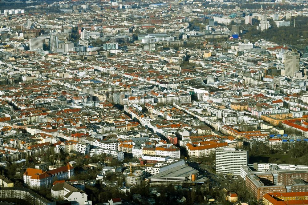 Luftaufnahme Berlin - Stadtansicht von Charlottenburg im Stadtgebiet im Ortsteil Wilmersdorf in Berlin, Deutschland