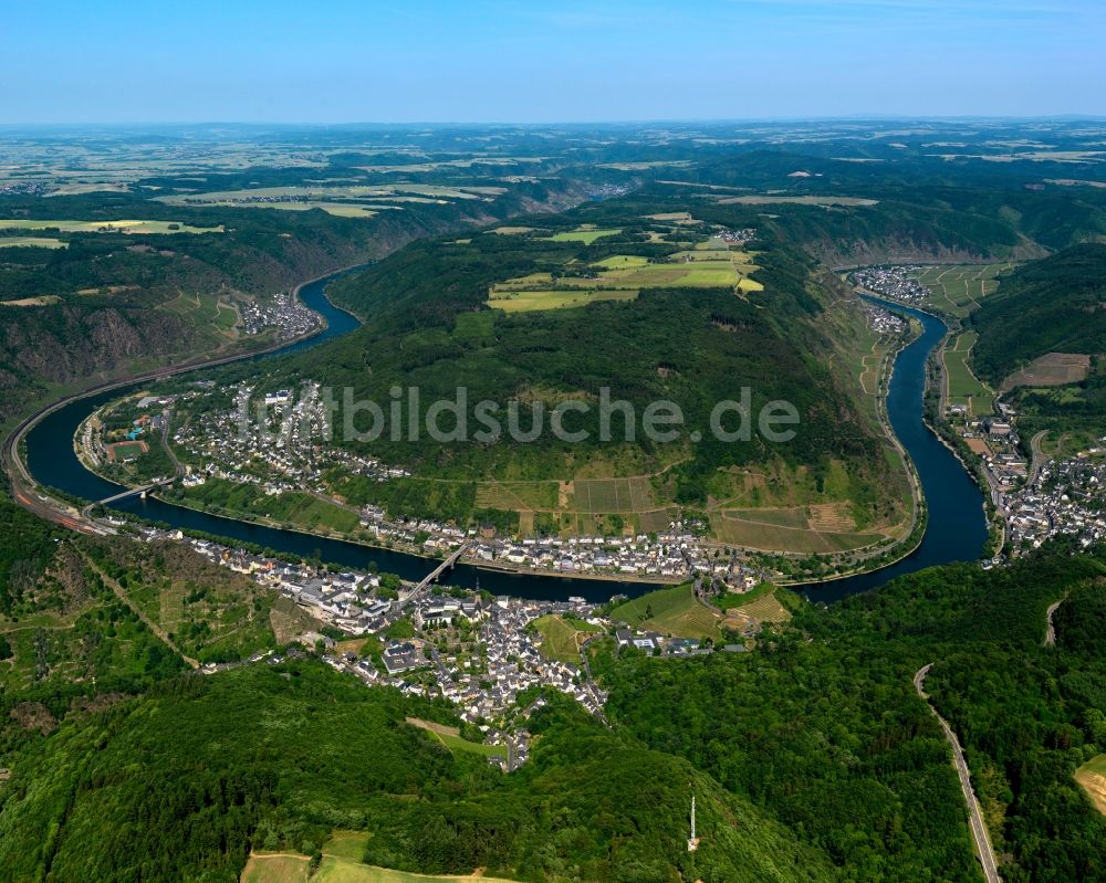 Luftbild Cochem - Stadtansicht von Cochem und Verlauf der Mosel im Bundesland Rheinland-Pfalz