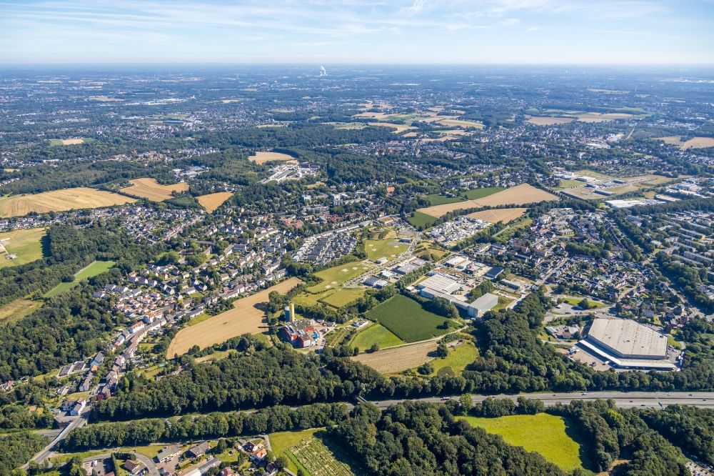 Luftaufnahme Bochum - Stadtansicht entlang der Dietrich-Benking-Straße im Stadtgebiet im Ortsteil Hiltrop in Bochum im Bundesland Nordrhein-Westfalen, Deutschland