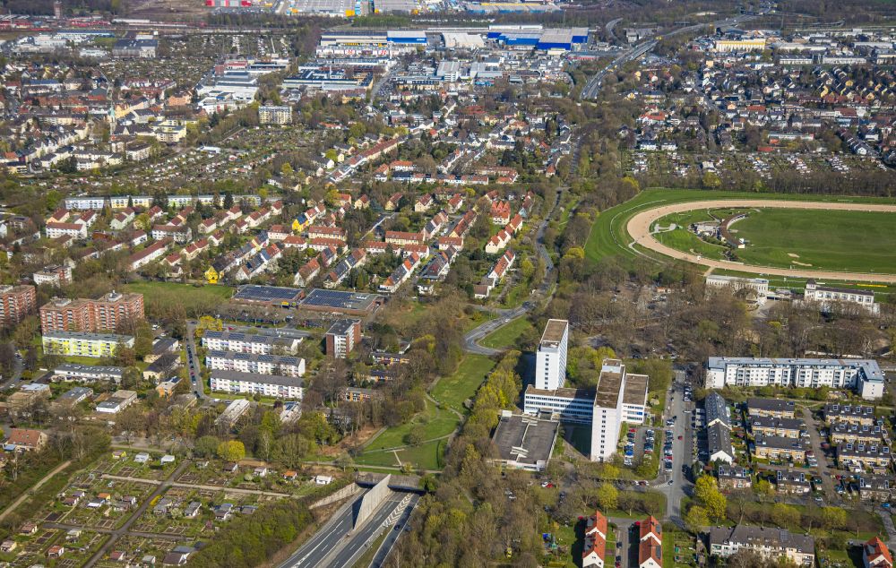 Dortmund aus der Vogelperspektive: Stadtansicht entlang der B 236 in Dortmund im Bundesland Nordrhein-Westfalen, Deutschland