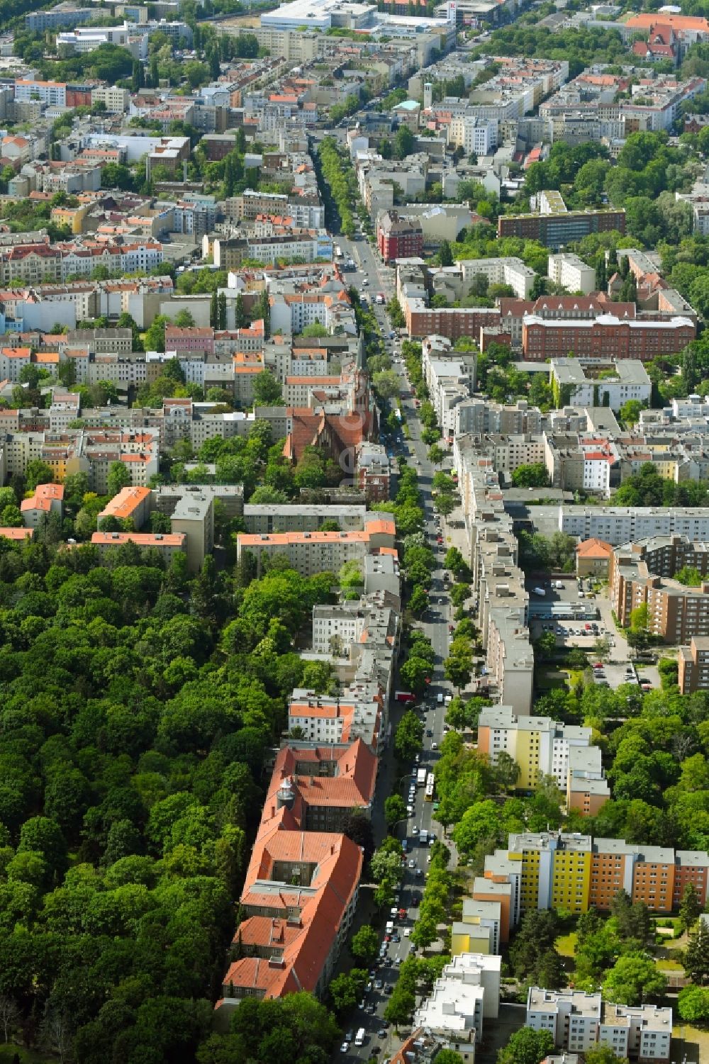 Berlin von oben - Stadtansicht entlang der Prinzenallee im Stadtgebiet im Ortsteil Gesundbrunnen in Berlin, Deutschland