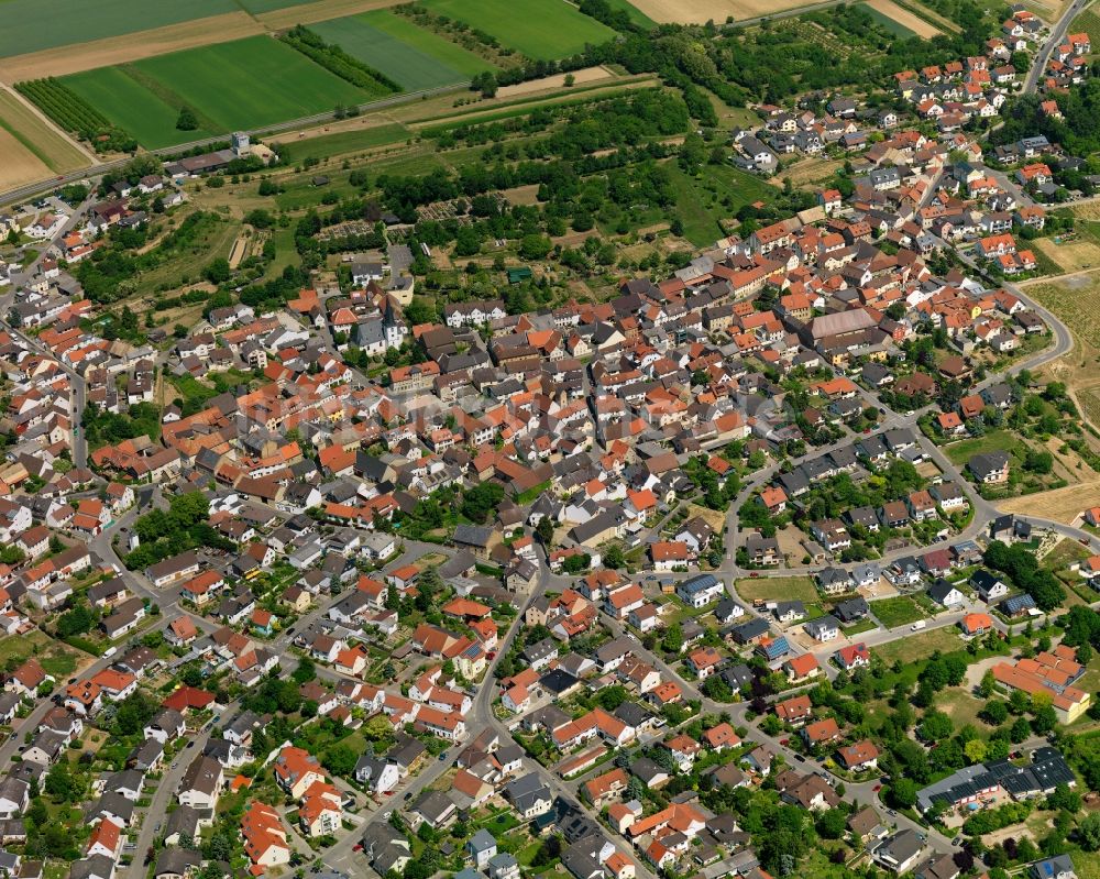 Essenheim aus der Vogelperspektive: Stadtansicht von Essenheim im Bundesland Rheinland-Pfalz