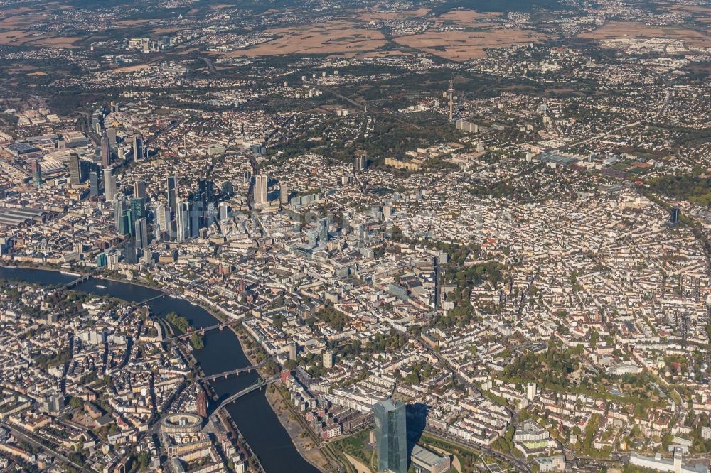 Luftbild Frankfurt am Main - Stadtansicht der Frankfurter Skyline am Main
