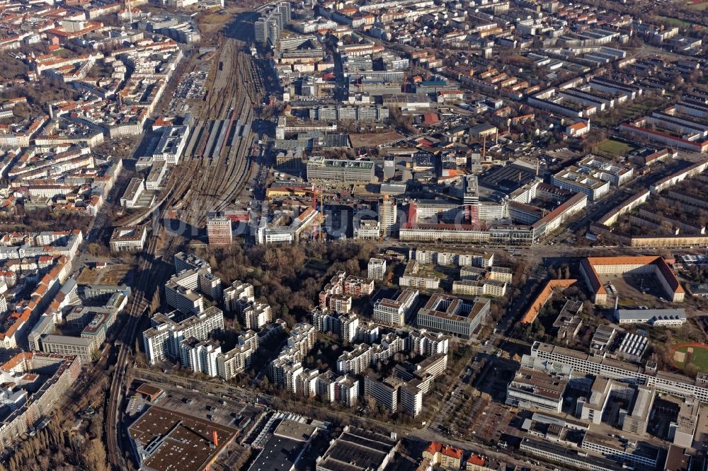 Luftaufnahme München - Stadtansicht vom Gewerbegebiet St. Martin Straße über den Ostbahnhof zur Innenstadt und Richtung Steinhausen in München im Bundesland Bayern
