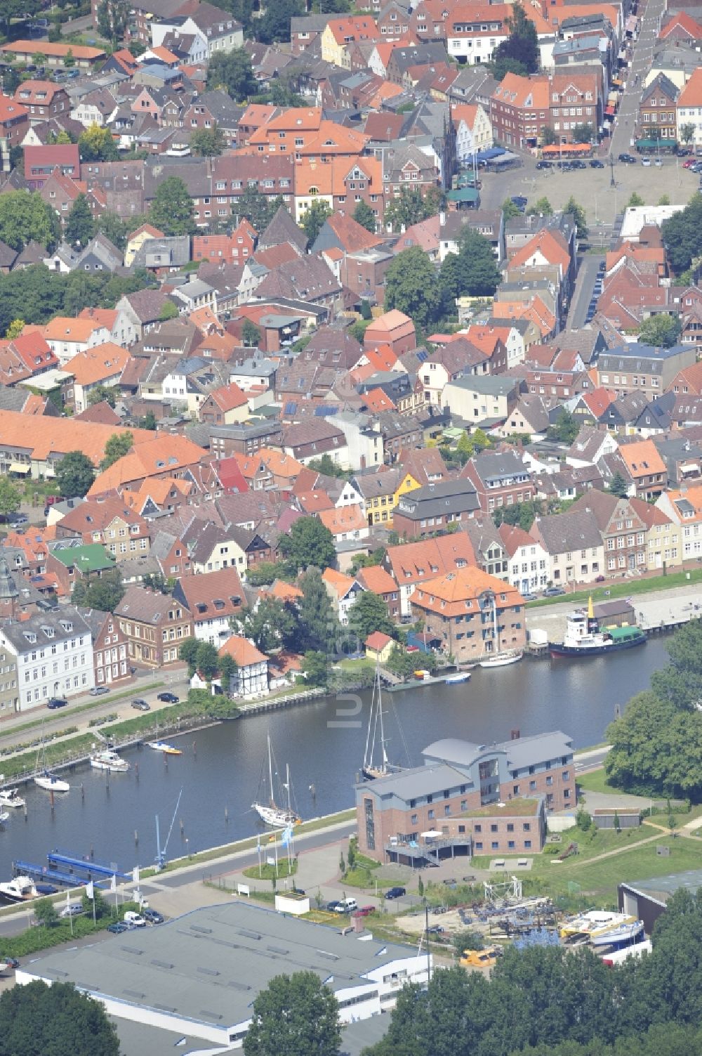 Luftaufnahme Glückstadt - Stadtansicht der Glückstadt mit dem Fluss Unterelbe im Bundesland Schleswig-Holstein