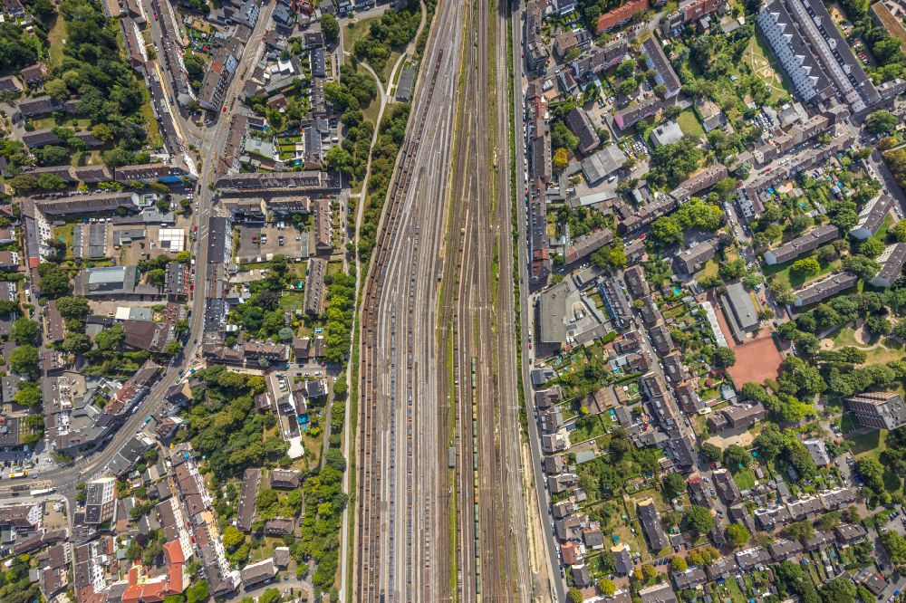 Mülheim an der Ruhr von oben - Stadtansicht mit Gleisanlagen in Mülheim an der Ruhr im Bundesland Nordrhein-Westfalen, Deutschland