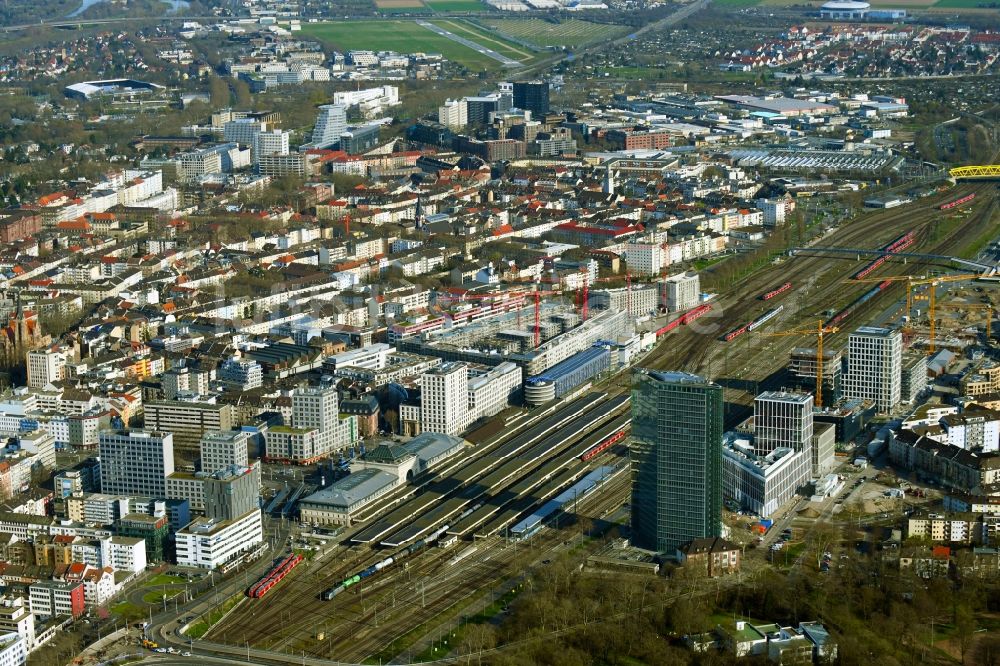Luftaufnahme Mannheim - Stadtansicht mit Hauptbahnhof im Stadtgebiet in Mannheim im Bundesland Baden-Württemberg, Deutschland