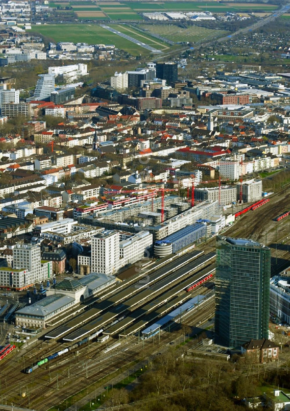 Mannheim von oben - Stadtansicht mit Hauptbahnhof im Stadtgebiet in Mannheim im Bundesland Baden-Württemberg, Deutschland