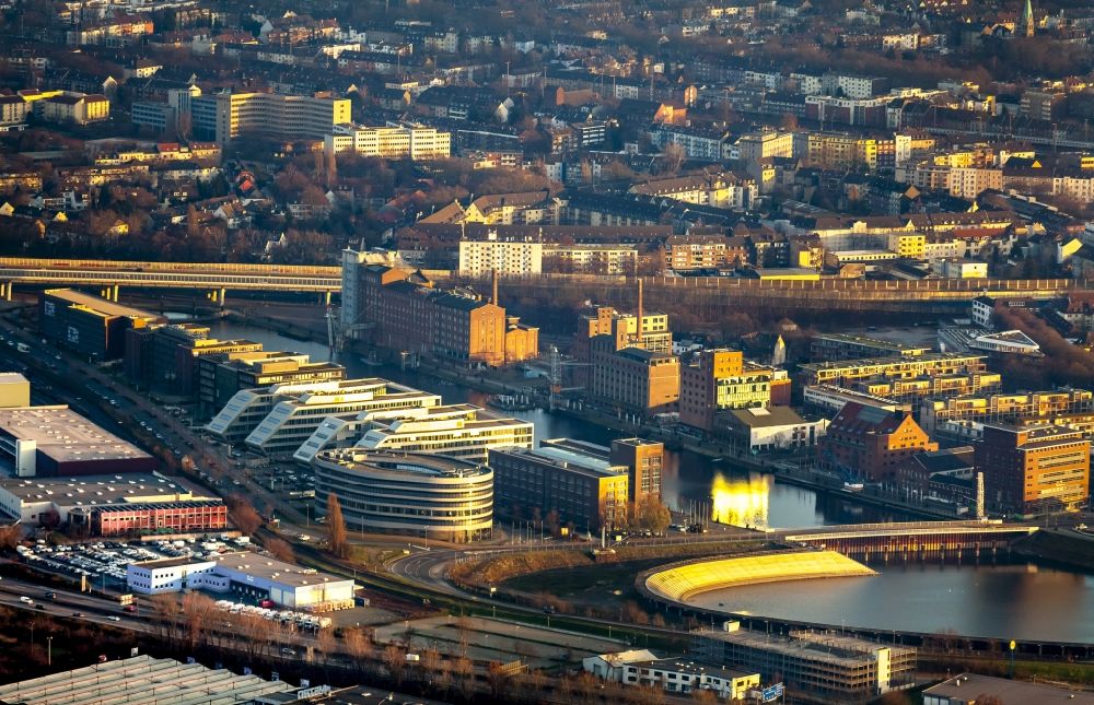 Luftbild Duisburg - Stadtansicht und Innenhafen von Duisburg im Bundesland Nordrhein-Westfalen