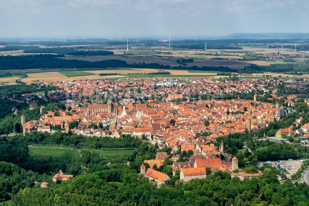 Rothenburg ob der Tauber von oben - Stadtansicht der Innenstadt von Rothenburg ob der Tauber im Bundesland Bayern