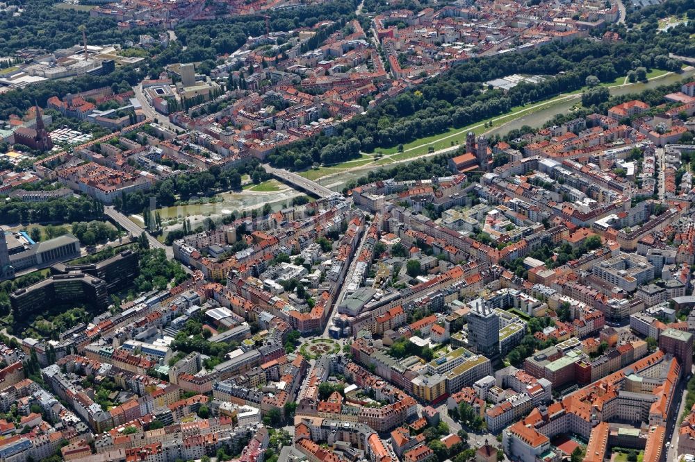 Luftaufnahme München - Stadtansicht des Innenstadt- Virtels Ludwigsvorstadt- Isarvorstad vom Gärtnerplatz zur Isar in München im Bundesland Bayern