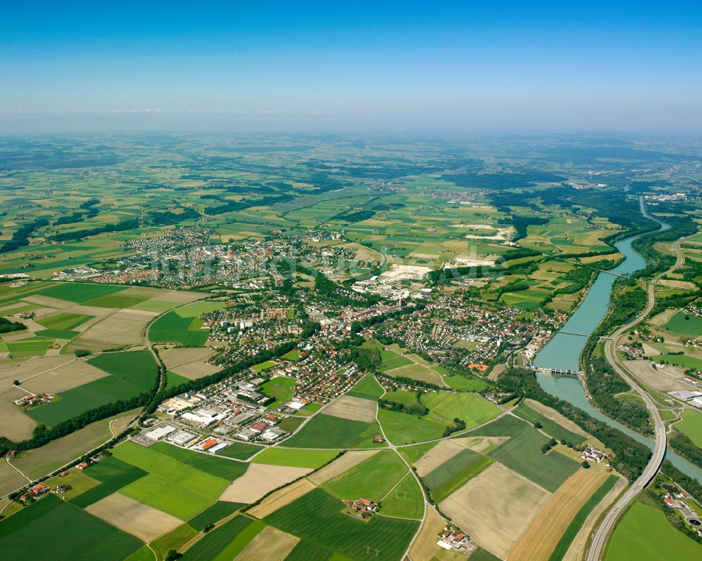 Luftaufnahme Altötting - Stadtansicht vom Innenstadtbereich in Altötting im Bundesland Bayern, Deutschland