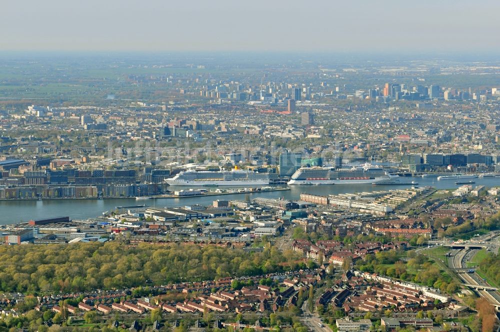 Luftaufnahme Amsterdam - Stadtansicht vom Innenstadtbereich in Amsterdam in Noord-Holland, Niederlande