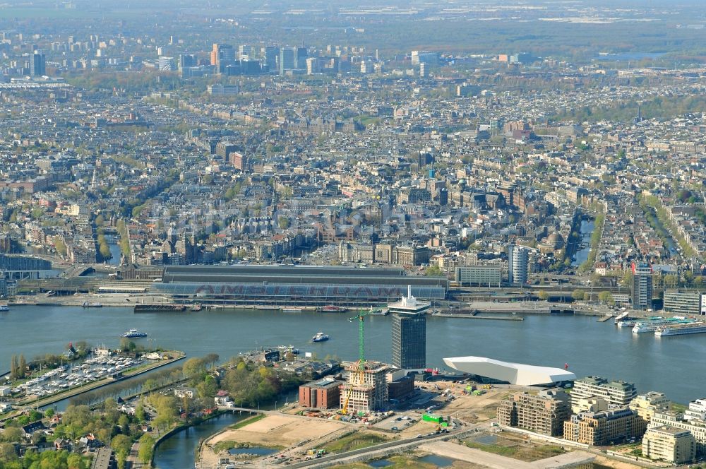 Luftbild Amsterdam - Stadtansicht vom Innenstadtbereich in Amsterdam in Noord-Holland, Niederlande