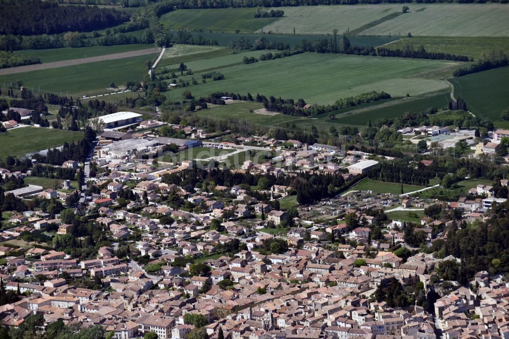 Luftbild Aramon - Stadtansicht vom Innenstadtbereich in Aramon in Languedoc-Roussillon Midi-Pyrenees, Frankreich
