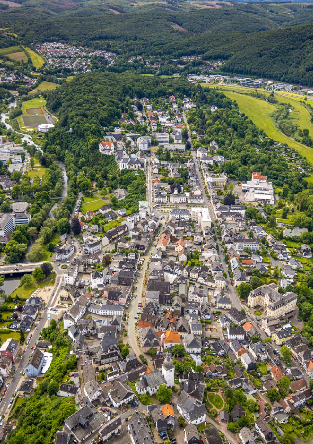 Arnsberg von oben - Stadtansicht vom Innenstadtbereich in Arnsberg im Bundesland Nordrhein-Westfalen, Deutschland