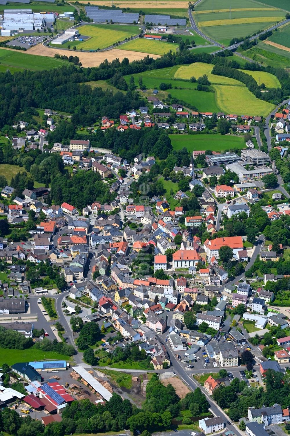 Luftaufnahme Arzberg - Stadtansicht vom Innenstadtbereich in Arzberg im Bundesland Bayern, Deutschland