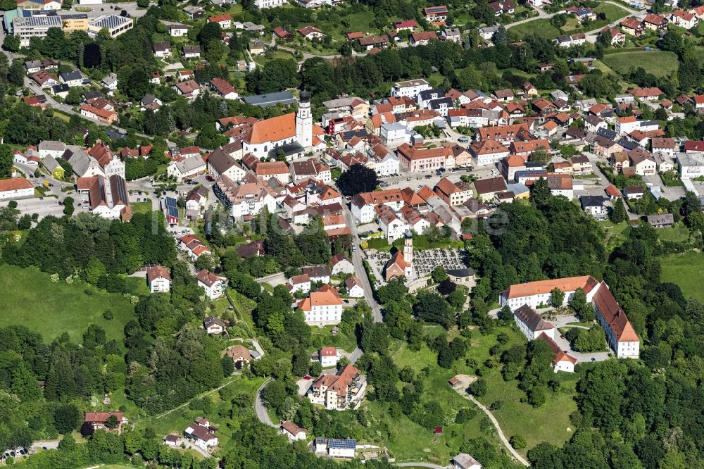 Bad Griesbach im Rottal von oben - Stadtansicht vom Innenstadtbereich in Bad Griesbach im Rottal im Bundesland Bayern, Deutschland