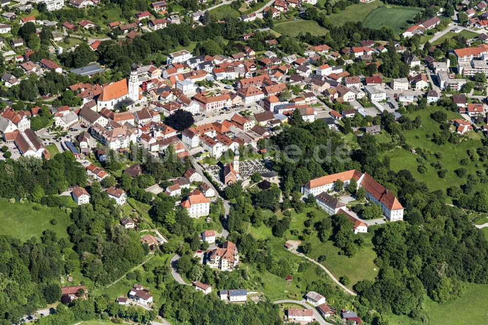 Bad Griesbach im Rottal aus der Vogelperspektive: Stadtansicht vom Innenstadtbereich in Bad Griesbach im Rottal im Bundesland Bayern, Deutschland