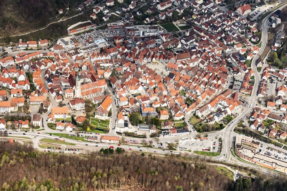 Luftbild Bad Urach - Stadtansicht vom Innenstadtbereich in Bad Urach im Bundesland Baden-Württemberg, Deutschland