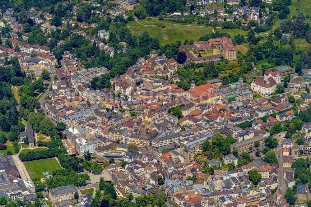 Baden-Baden von oben - Stadtansicht vom Innenstadtbereich in Baden-Baden im Bundesland Baden-Württemberg