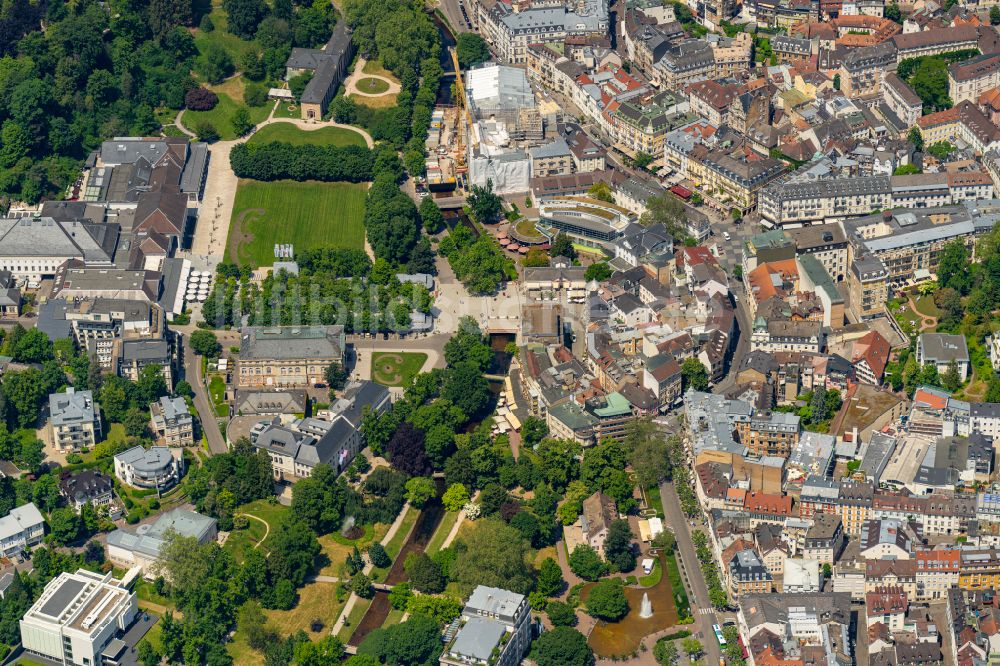 Luftaufnahme Baden-Baden - Stadtansicht vom Innenstadtbereich in Baden-Baden im Bundesland Baden-Württemberg