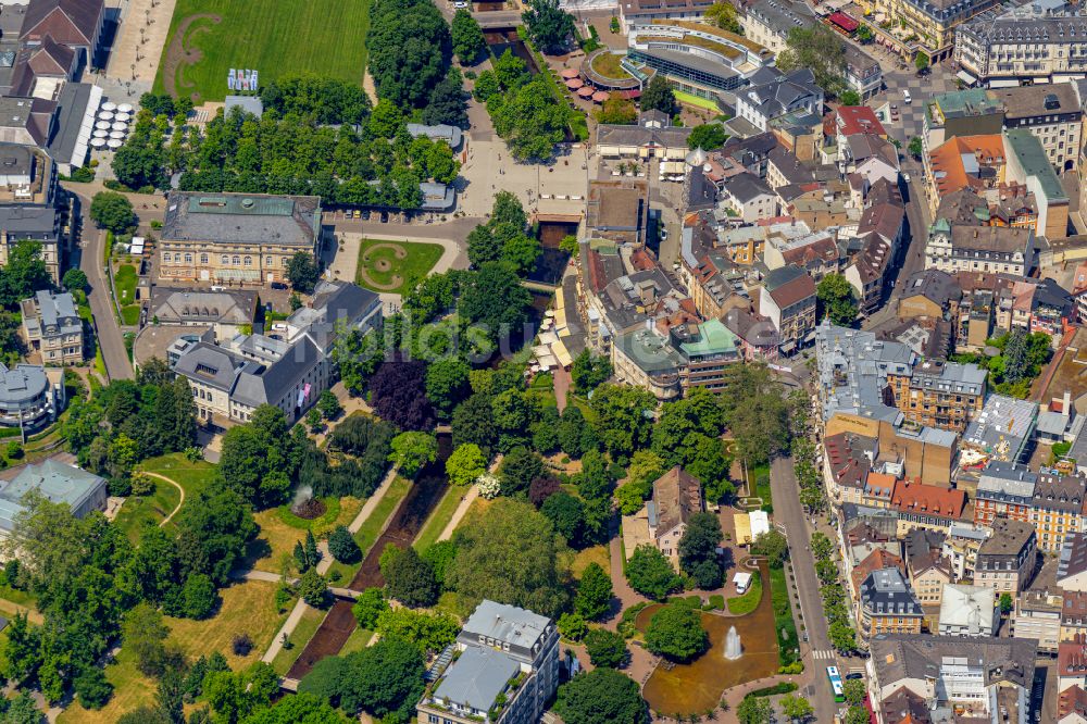 Baden-Baden von oben - Stadtansicht vom Innenstadtbereich in Baden-Baden im Bundesland Baden-Württemberg