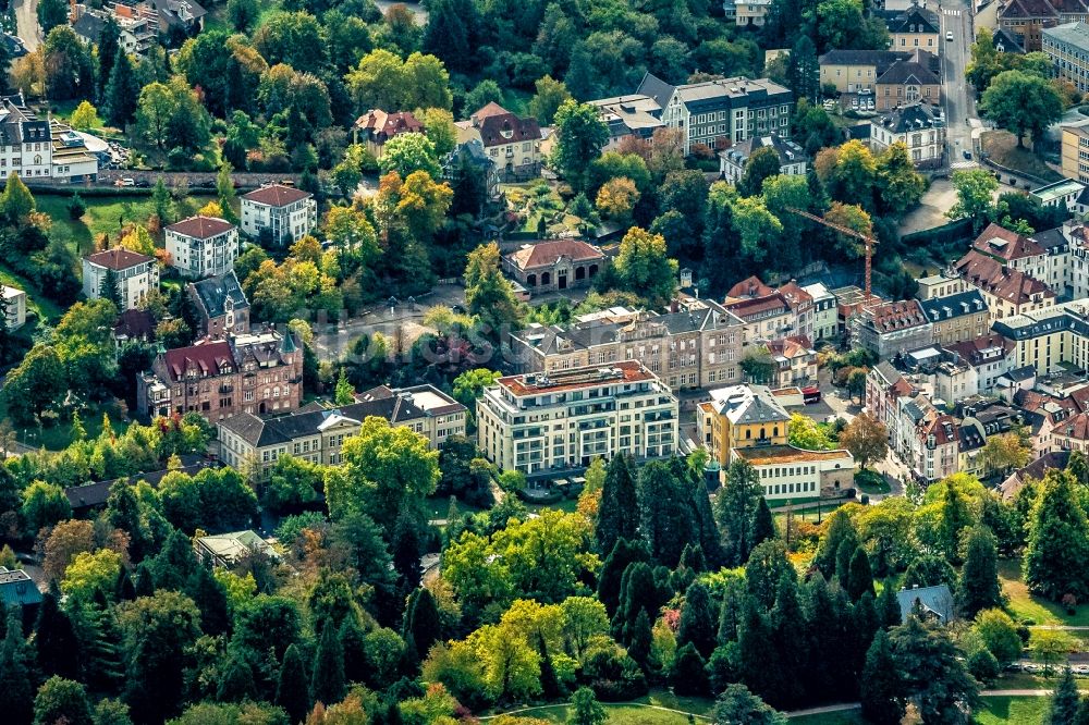 Luftaufnahme Baden-Baden - Stadtansicht vom Innenstadtbereich in Baden-Baden im Bundesland Baden-Württemberg, Deutschland
