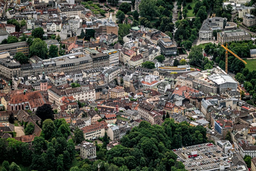 Luftbild Baden-Baden - Stadtansicht vom Innenstadtbereich in Baden-Baden im Bundesland Baden-Württemberg, Deutschland