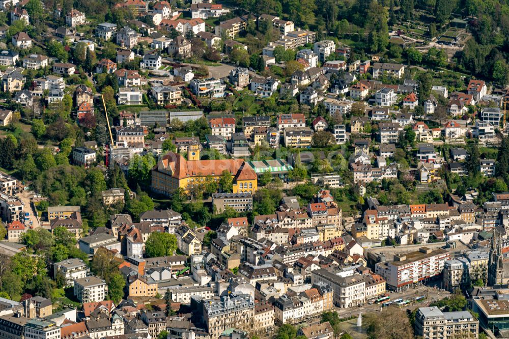 Luftaufnahme Baden-Baden - Stadtansicht vom Innenstadtbereich in Baden-Baden im Bundesland Baden-Württemberg, Deutschland