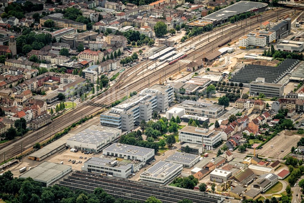Luftbild Bruchsal - Stadtansicht vom Innenstadtbereich am Bahnhof in Bruchsal im Bundesland Baden-Württemberg, Deutschland