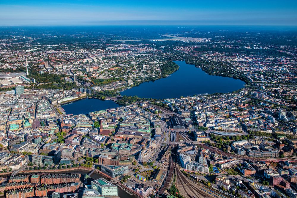 Luftbild Hamburg - Stadtansicht vom Innenstadtbereich Ballindamm an der Alster in Hamburg