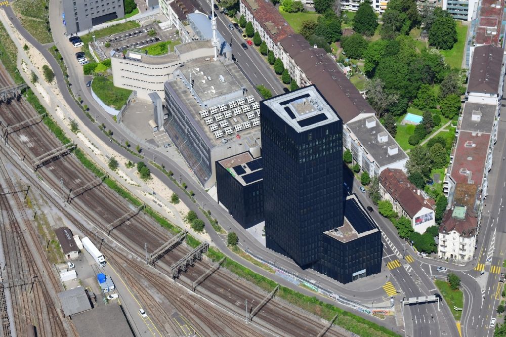 Luftbild Basel - Stadtansicht vom Innenstadtbereich bei der Großpeteranlage mit dem Großpeter Turm in Basel, Schweiz
